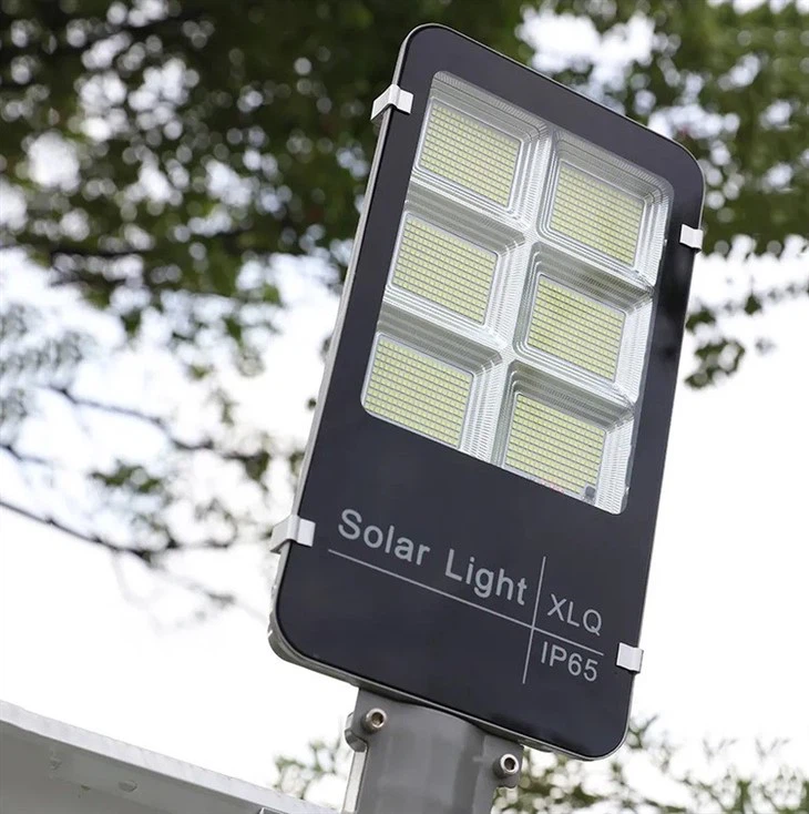 solar street light with inbuilt lithium ion battery detail